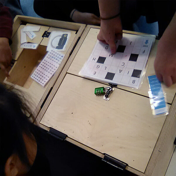 Collaborative learning escape box workshop in primary school