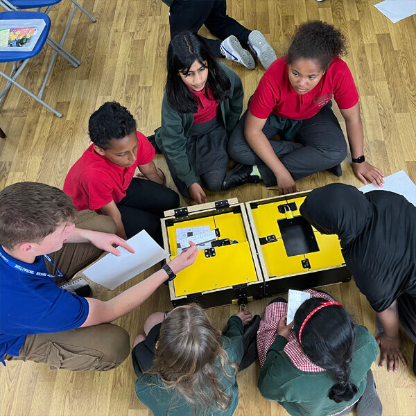 Primary school escape room workshop encouraging teamwork